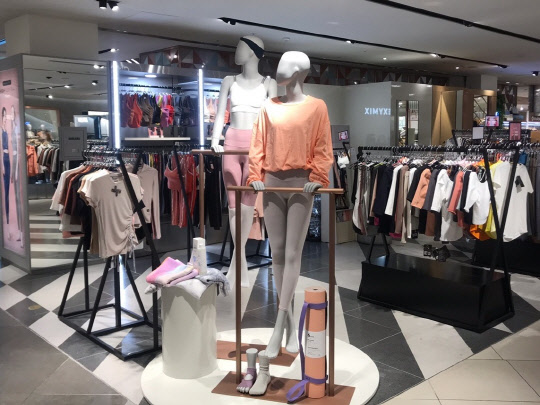 신세계백화점이 홈트족을 잡기 위한 기획전을 진행한다. <신세계 제공>